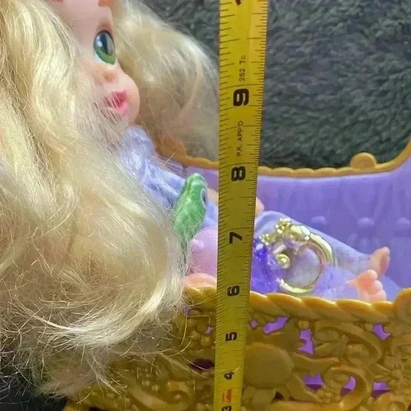 Disney Princess Royal  Rapunzel Cradle
Set Toys R Us Exclusive Complete - Picture 12 of 16